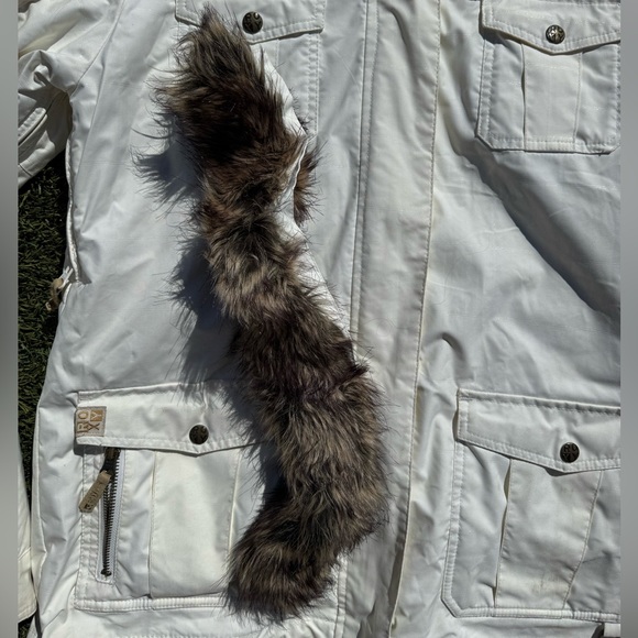 Roxy women’s snow jacket, size medium - Picture 4 of 6